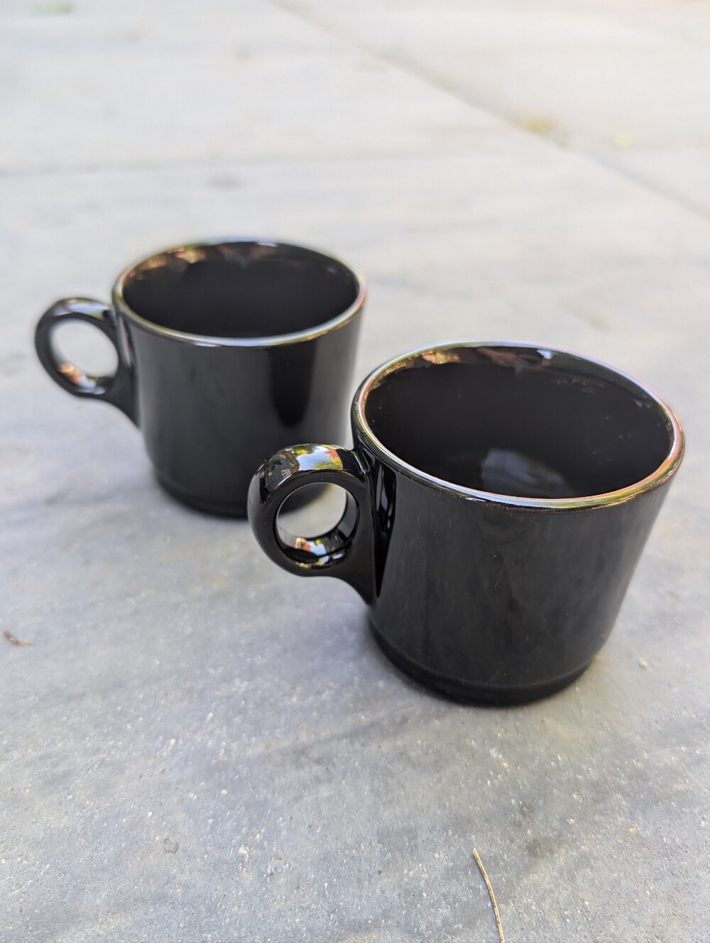 Vintage Hall Coffee Cups - Set Of 2 Mugs 🖤